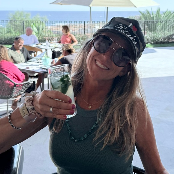 Meet your Posher, Aimee - Picture 2 of 2